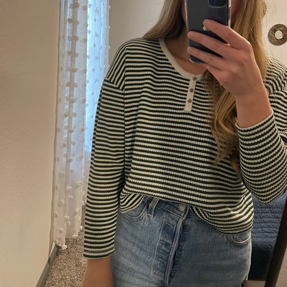 Cropped Striped Long Sleeve - Picture 2 of 5